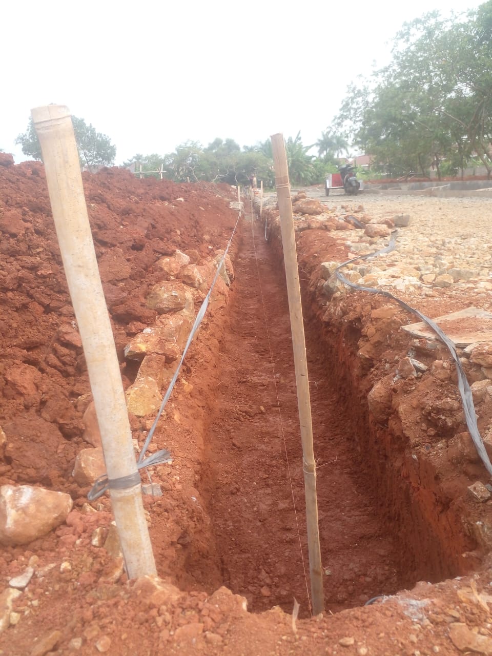 Pembangunan saluran irigasi di Depok