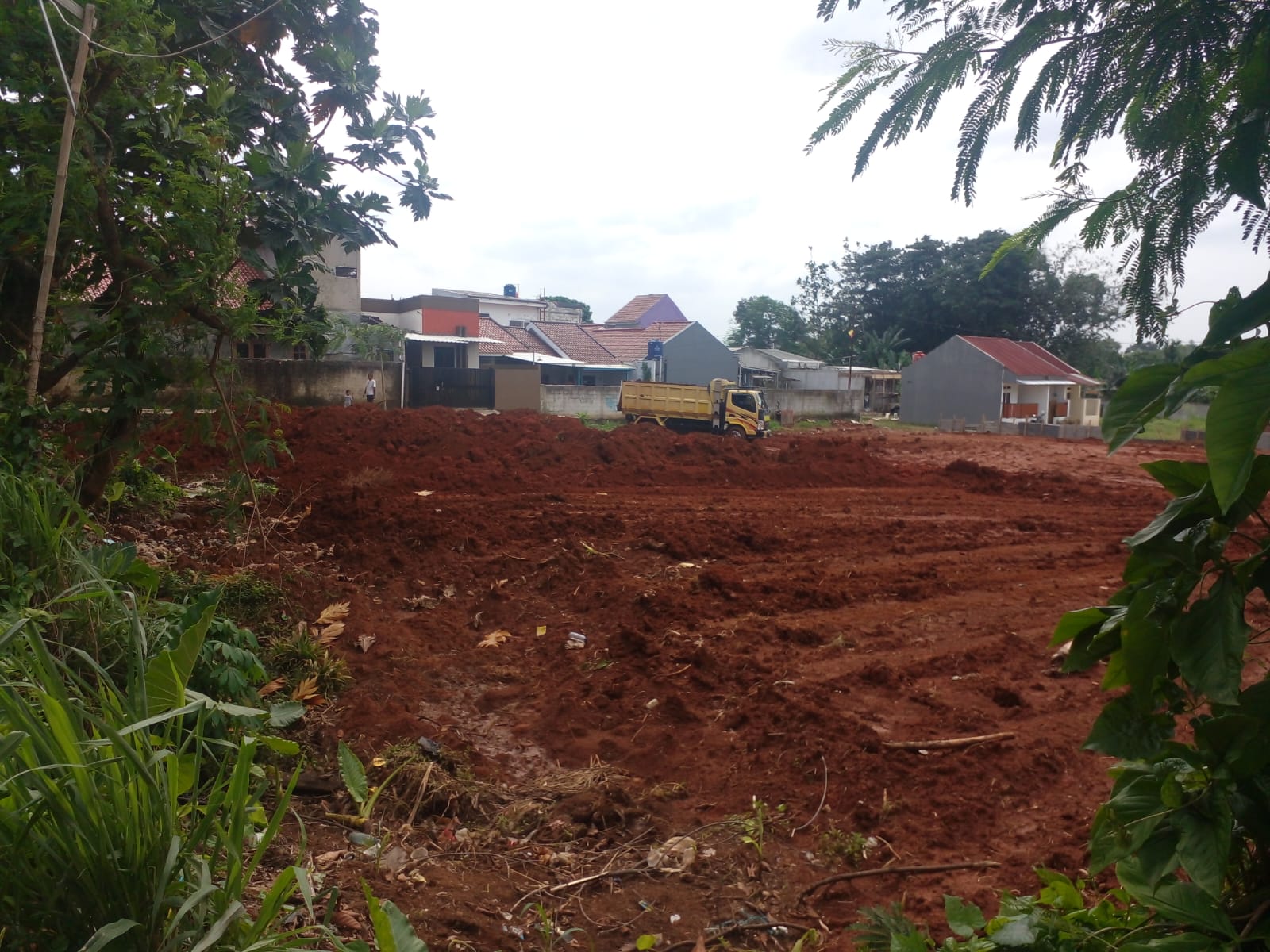 Pemadatan tanah dengan alat berat